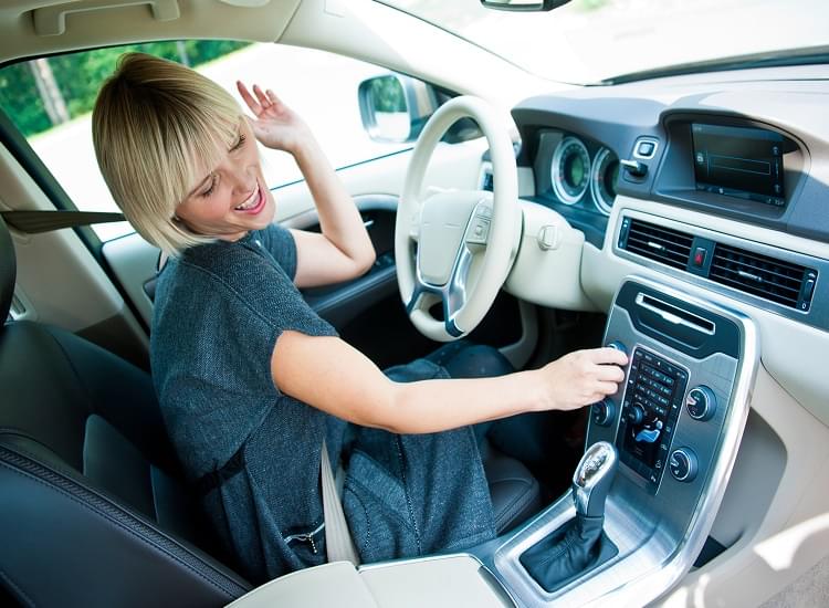 Great Road Trip Songs to Play in Your Pontiac Cars and Tips for Great Road Trips